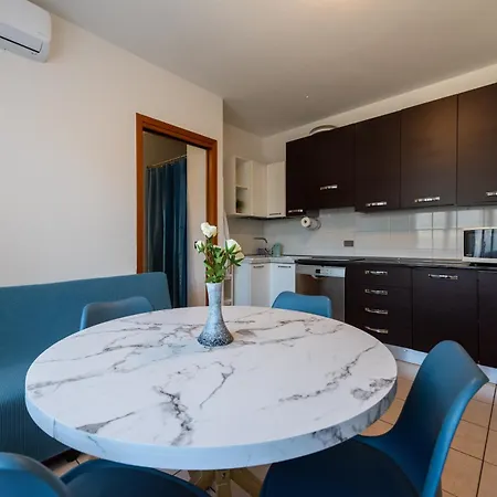 아파트 Ginestra Deluxe Idromassaggio Privato E Piscina
