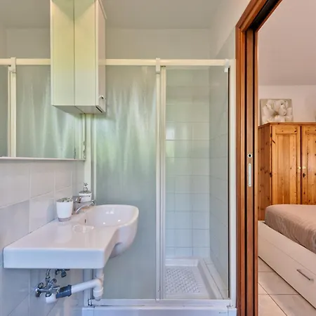 Ginestra Deluxe Idromassaggio Privato E Piscina アパート エラクレア・マーレ