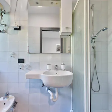 Ginestra Deluxe Idromassaggio Privato E Piscina アパート エラクレア・マーレ